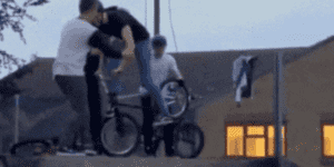 Quand 4 devs juniors implémentent quelque chose qu'un dev senior aurait fait tout seul