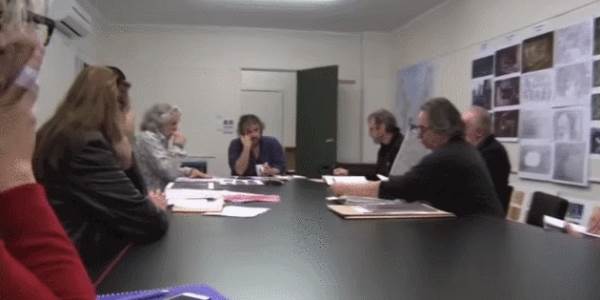 Quand je suis coincé dans une réunion avec le client et le commercial