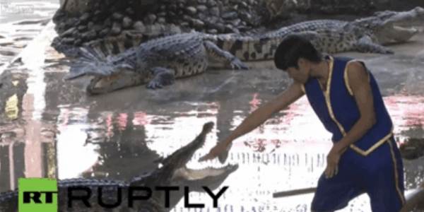 Quand j'essaie de corriger un bug en live et que tout le monde me regarde