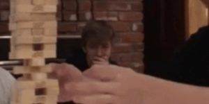 Quand le dev senior corrige un bug complexe en 2 lignes de code