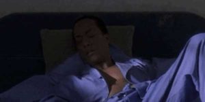 Quand je somnole après que mon réveil ait sonné et que je me rappelle que j'ai une visioconférence à 9 heures