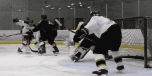 Quand toute l'équipe bosse sur le même bug et que le stagiaire le corrige sans faire exprès