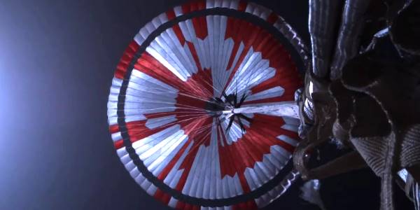 Le parachute du rover Perseverance de la NASA contient un message caché en binaire