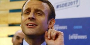 I hear "cheh" in my oreillette