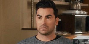 Quand j'écoute le commercial qui essaie de donner des explications techniques au client