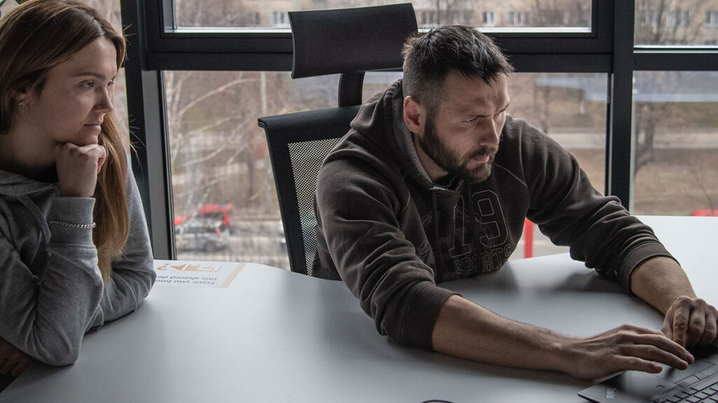 Guerre en Ukraine : à travers le chaos russe, l'incroyable résilience des développeurs