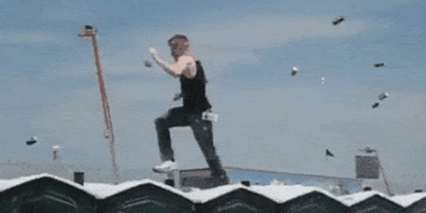 Quand je traverse l'open space pour aller prendre un café et qu'on m'agresse de bugs