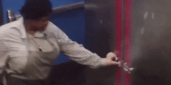 Quand je jette un oeil aux logs d'un serveur qu'on a pas touché depuis 2 ans