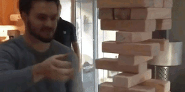 Quand le dev senior corrige un bug en direct sur la prod