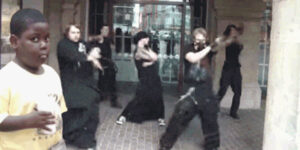 Quand je passe une tête dans le bureau des commerciaux