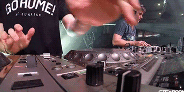 Quand le chef passe dans l'open space et que je fais semblant d'être à fond sur mon code