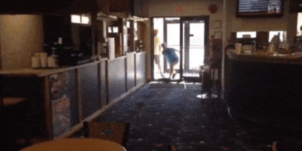 Quand le dev senior en vacances se connecte à distance pour nous aider à corriger un bug majeur