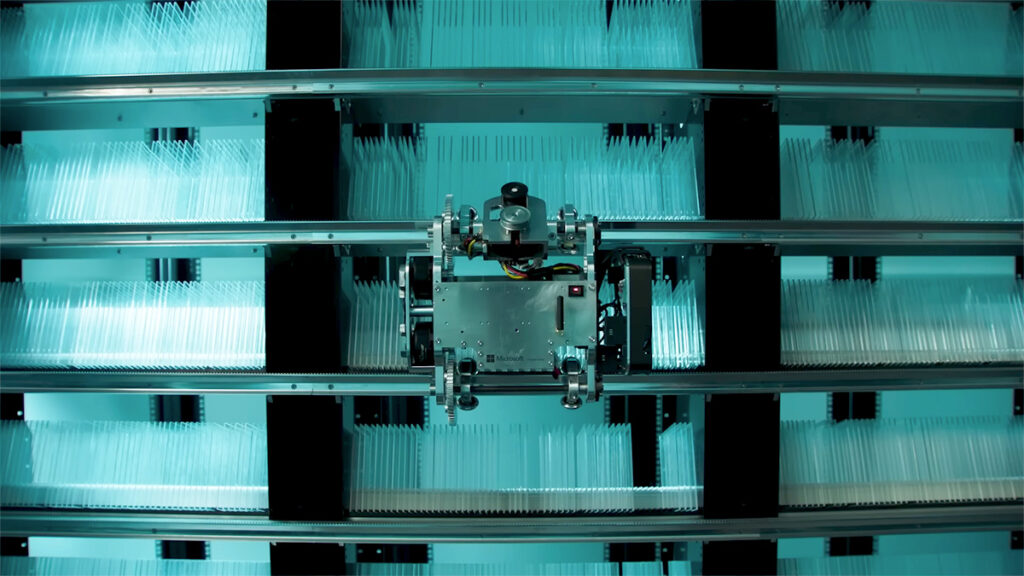 Microsoft crée une technologie révolutionnaire capable de stocker des données dans du verre pendant 10 000 ans