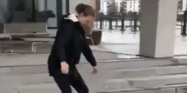 Quand le stagiaire essaie de m'aider à corriger le bug sur lequel je bloque depuis 2 heures