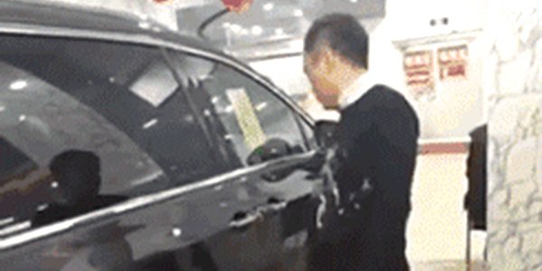 Quand le commercial insiste pour présenter une fonctionnalité que je n'ai pas encore bouclée