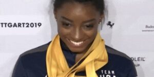 Quand le commercial se pointe en réunion plénière et récolte tous les lauriers pour ses projets