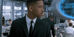 Quand le directeur passe dans les bureaux avec des clients et que je fais semblant de travailler