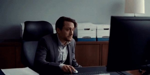 Quand le chef regarde par dessus mon épaule et que je ne peux pas utiliser ChatGPT pour avancer sur mon code