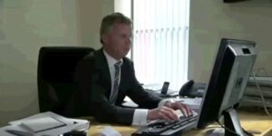 Quand le PDG passe dans notre open space