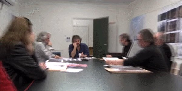 Quand je suis coincé dans une réunion où j'ai absolument rien à faire