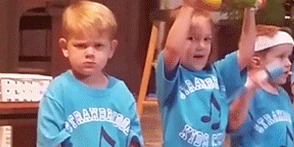 Quand je vois mon collègue bosser sur le projet trop cool que j'aurais voulu avoir