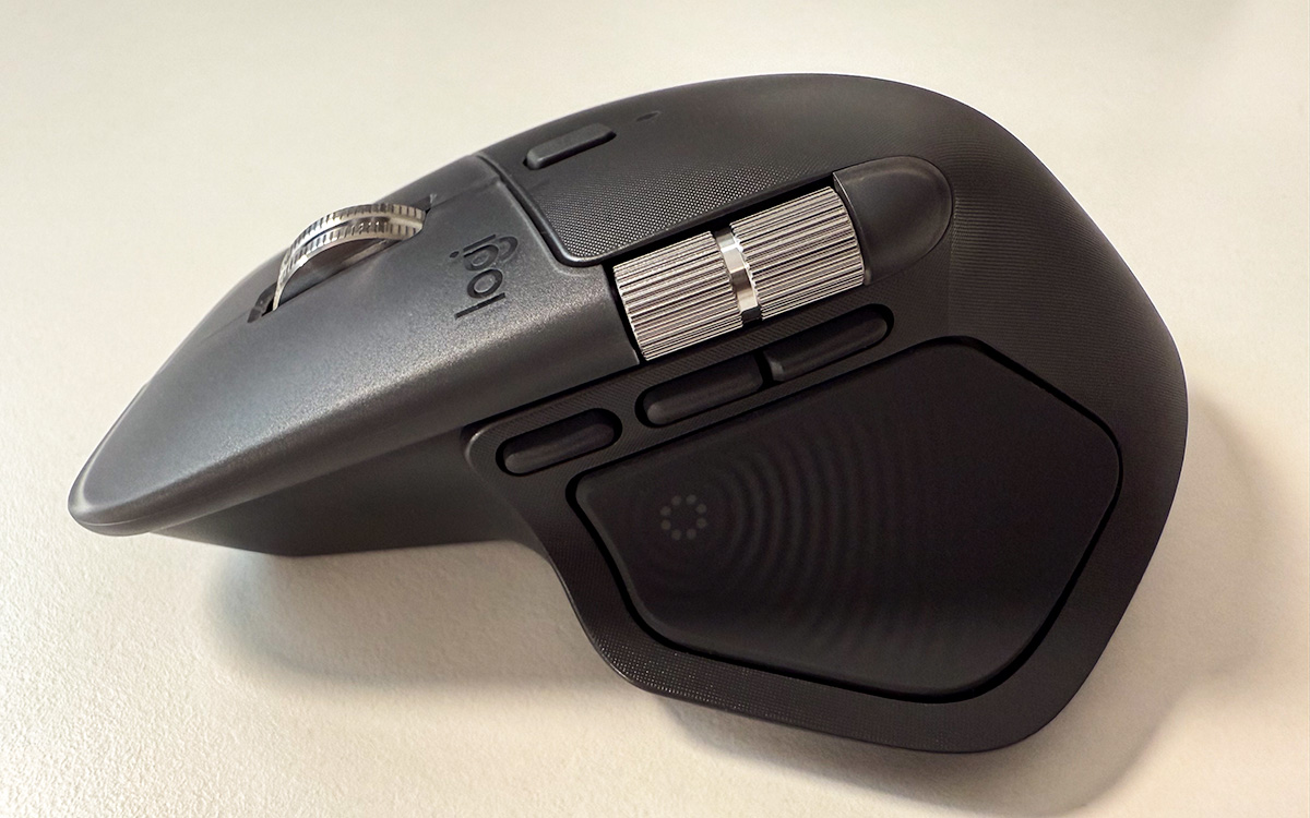 La souris MX Master 4 de Logitech, parfaitement adaptée aux développeurs