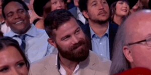 Quand le chef fait une blague pourrie en réunion d'équipe et que j'attends encore son retour pour une augmentation