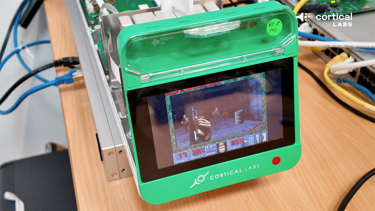 Le CL1 de Cortical Labs en train de jouer à Doom