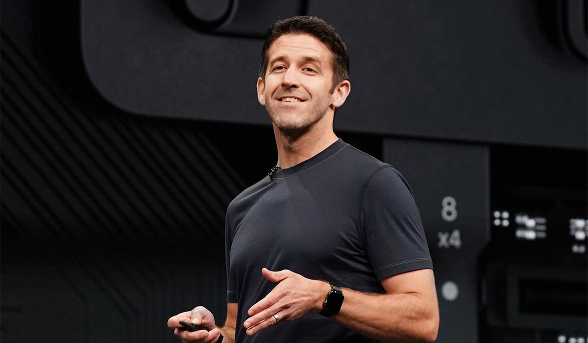 John Ternus pendant une conférence Apple