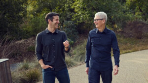 Tim Cook passe la main : John Ternus, ingénieur hardware, devient CEO d'Apple
