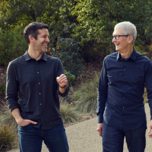 Tim Cook passe la main : John Ternus, ingénieur hardware, devient CEO d'Apple