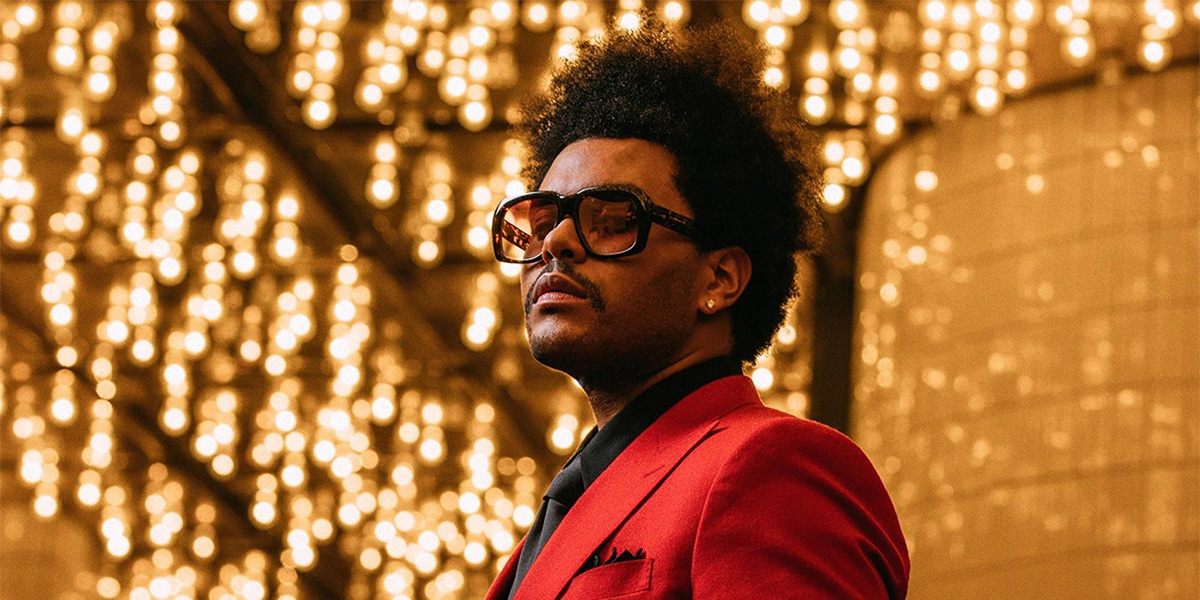Le chanteur The Weeknd avec des lunettes de soleil
