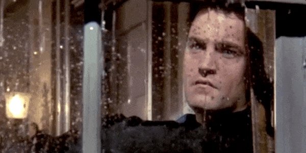 Quand l'écran passe en veille pendant que je réfléchis et que je croise mon propre regard
