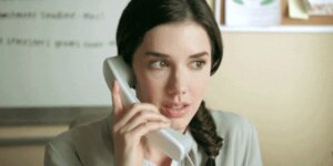Quand le client m'appelle en août persuadé que toute l'équipe est mobilisée sur son projet