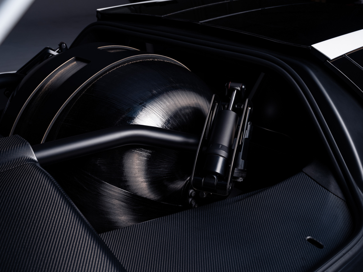 Réservoir COPV en fibre de carbone logé dans l'habitacle du Roadster Tesla